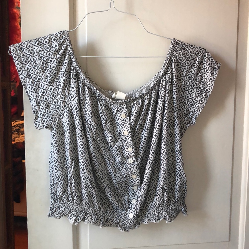 Lovely top with cute design